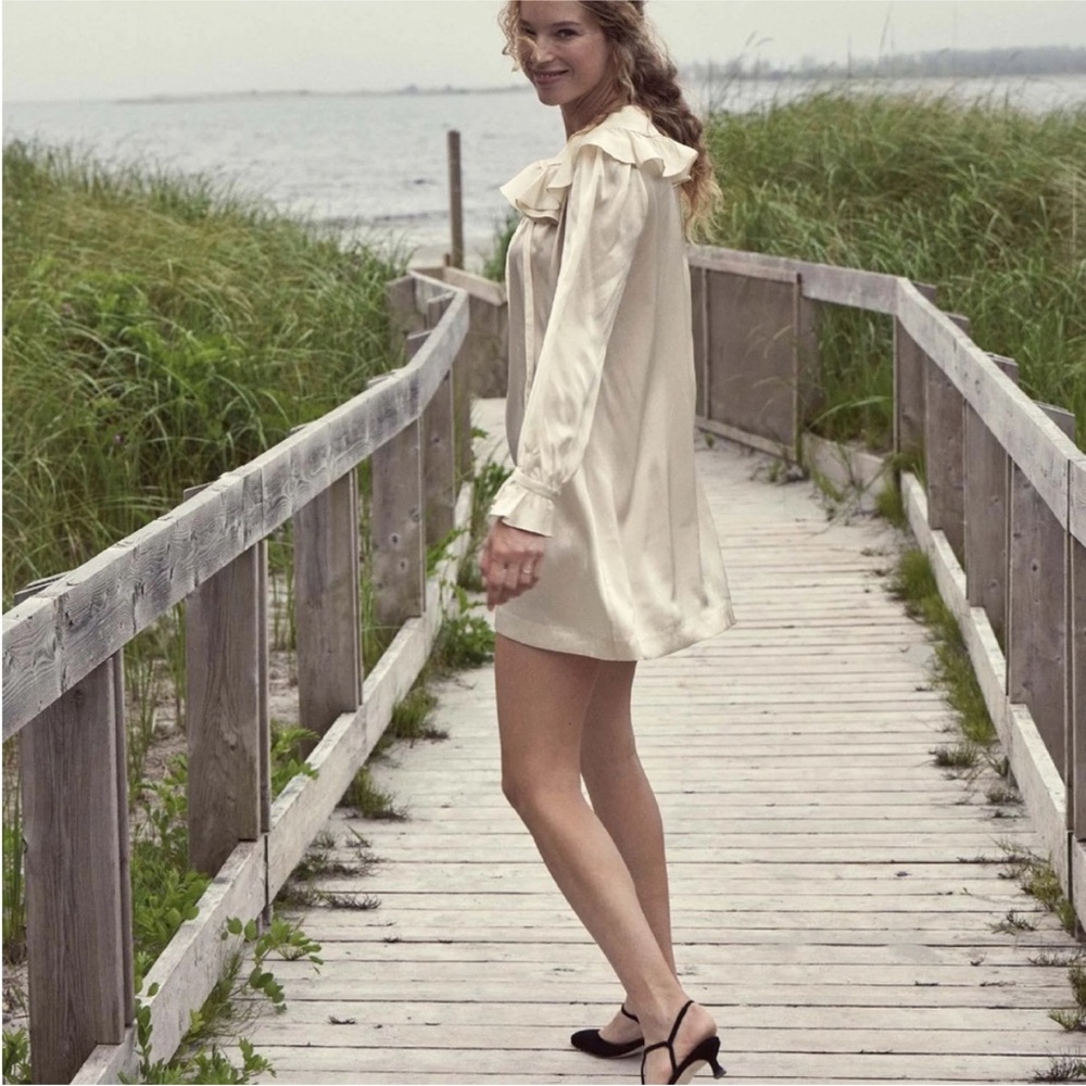 Doen Seanna Elegant Cream Satin Dress
